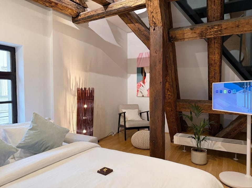Bed, TV and multimedia, Photo of the whole room