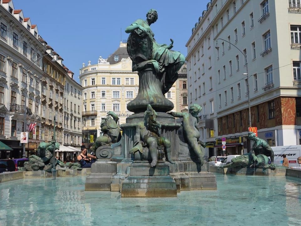 Nearby landmark, Location