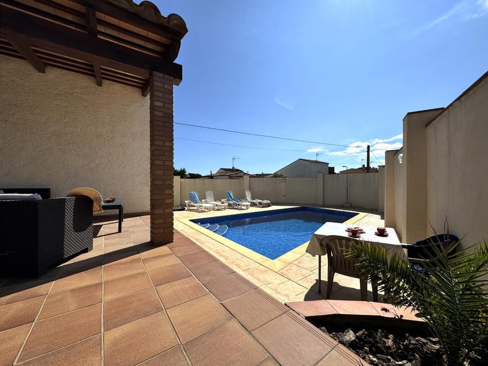Casa familiar con piscina privada y terraza en L'Escala - HISP-7-76 Villa in L'Escala
