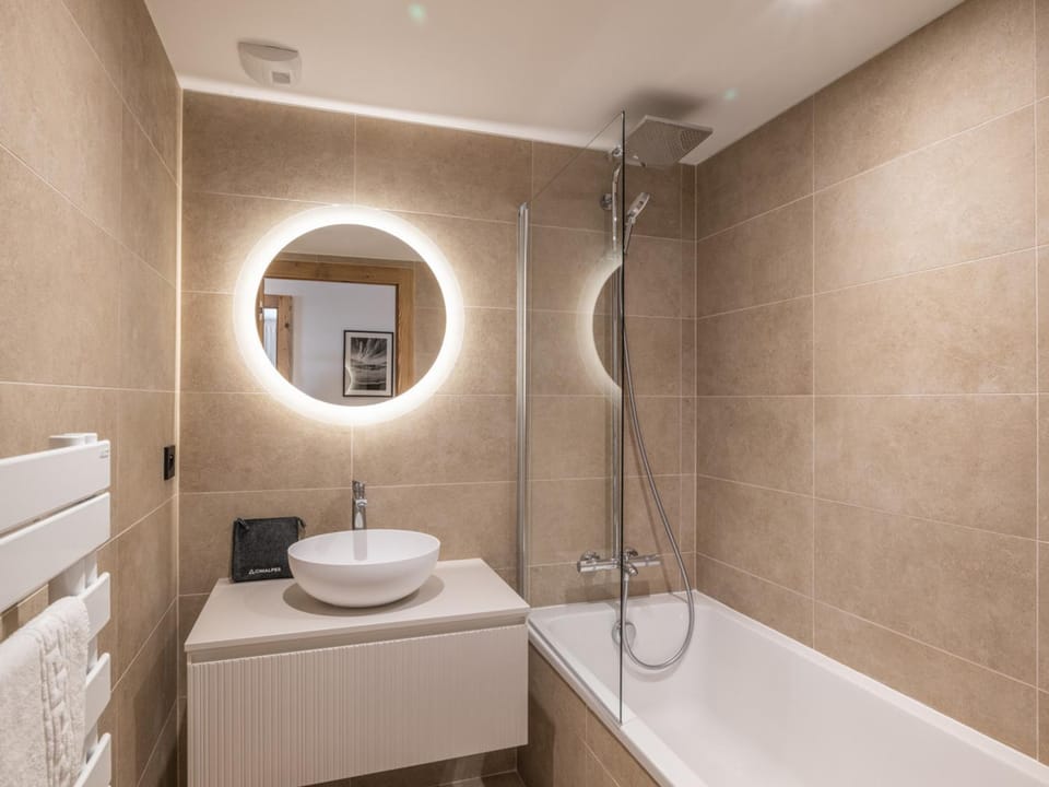 Appartement haut standing au cœur de la station, jusqu'à 8 personnes - FR-1-645-106 Apartment in Huez