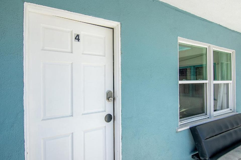 Cozy Studio Suite Near Beverly Hills Apartment in Beverly Hills