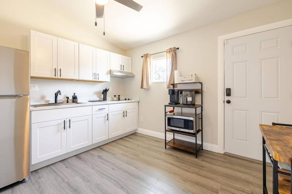 King Bed•Private Casita•Near UCR/Military Base Bed and Breakfast in Moreno Valley