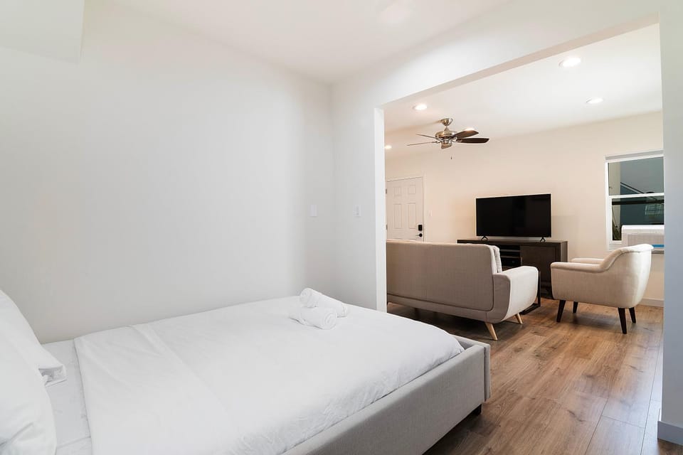 Freshly Renovated Studio for Two in the Heart of LA Apartment in Beverly Hills