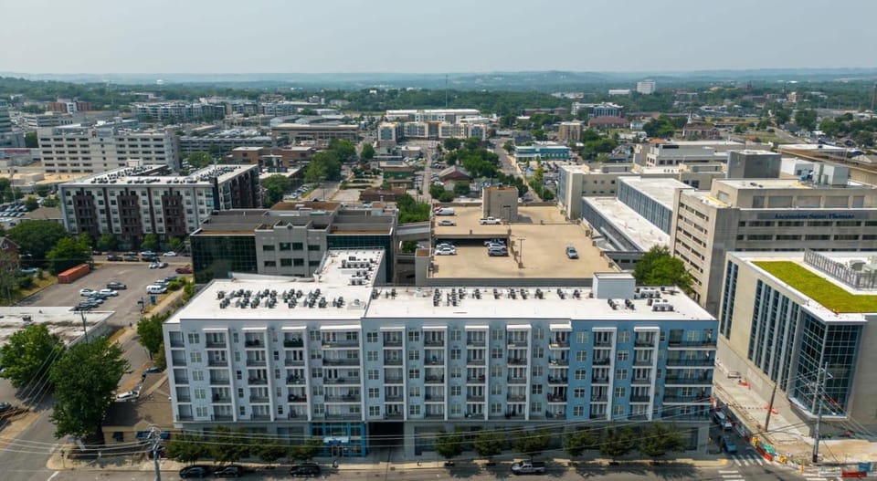 Boulevard Stays Midtown 1BR Pool Gym Parking 06 Apartment in Nashville