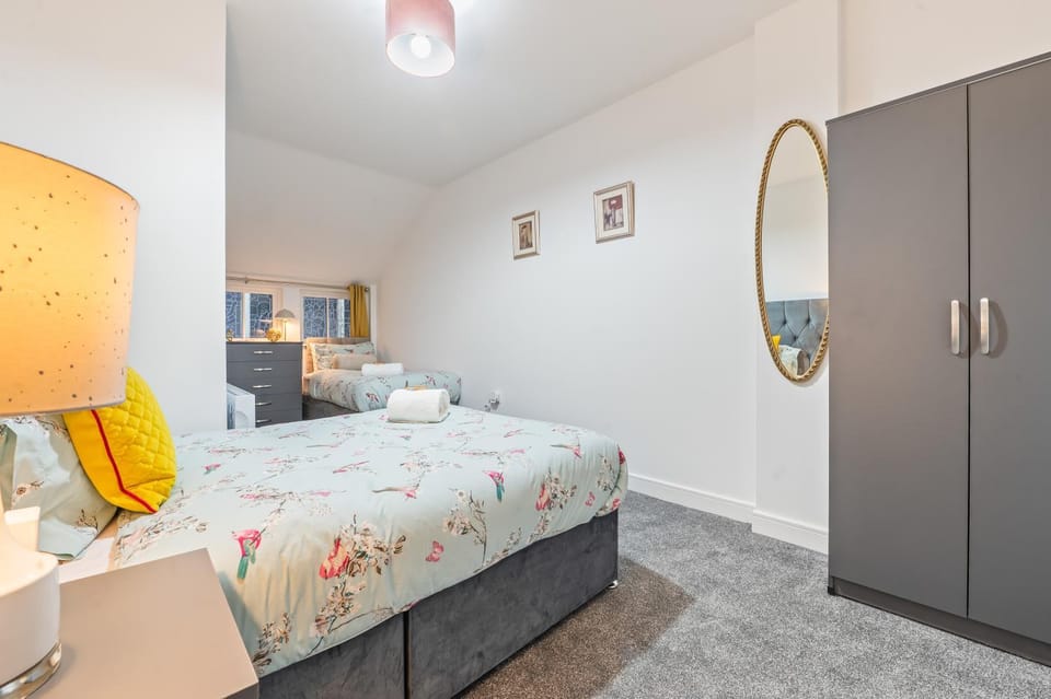 Bed, Photo of the whole room, wardrobe