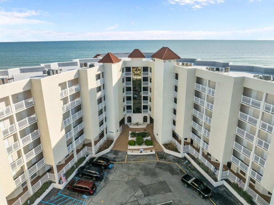 Hassle-Free- Easy Access Coastal Condo Apartment in North Topsail Beach