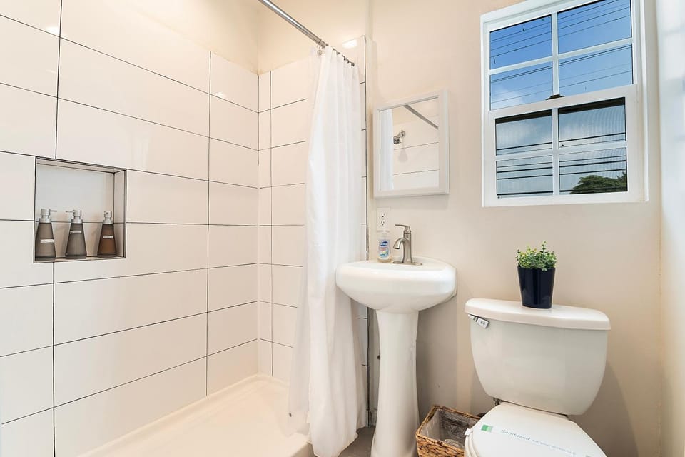 Cozy Studio Suite Near Beverly Hills for Two Apartment in Beverly Hills