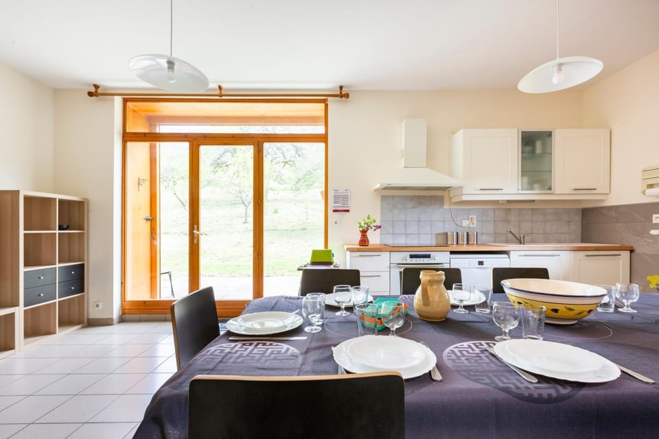 Property building, Kitchen or kitchenette, Living room