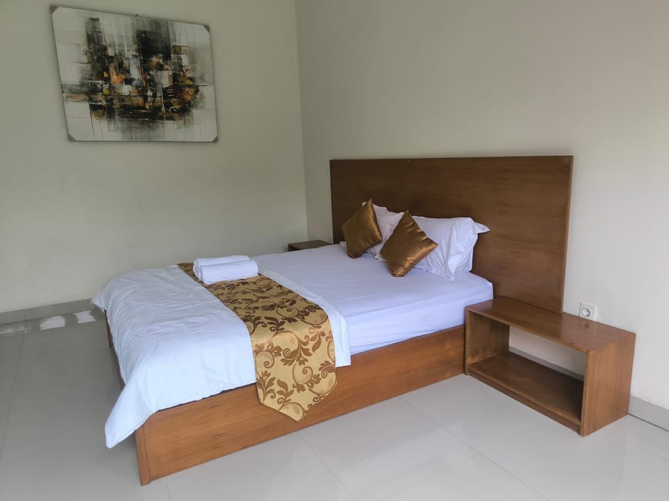 Property building, Bed, Photo of the whole room, Bedroom, towels