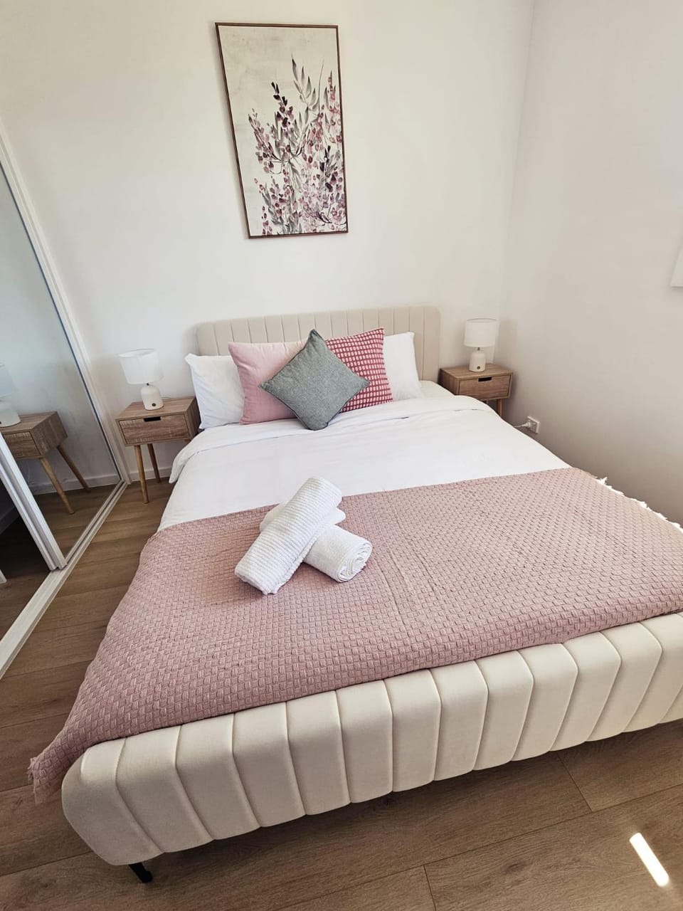 Bed, Photo of the whole room, towels