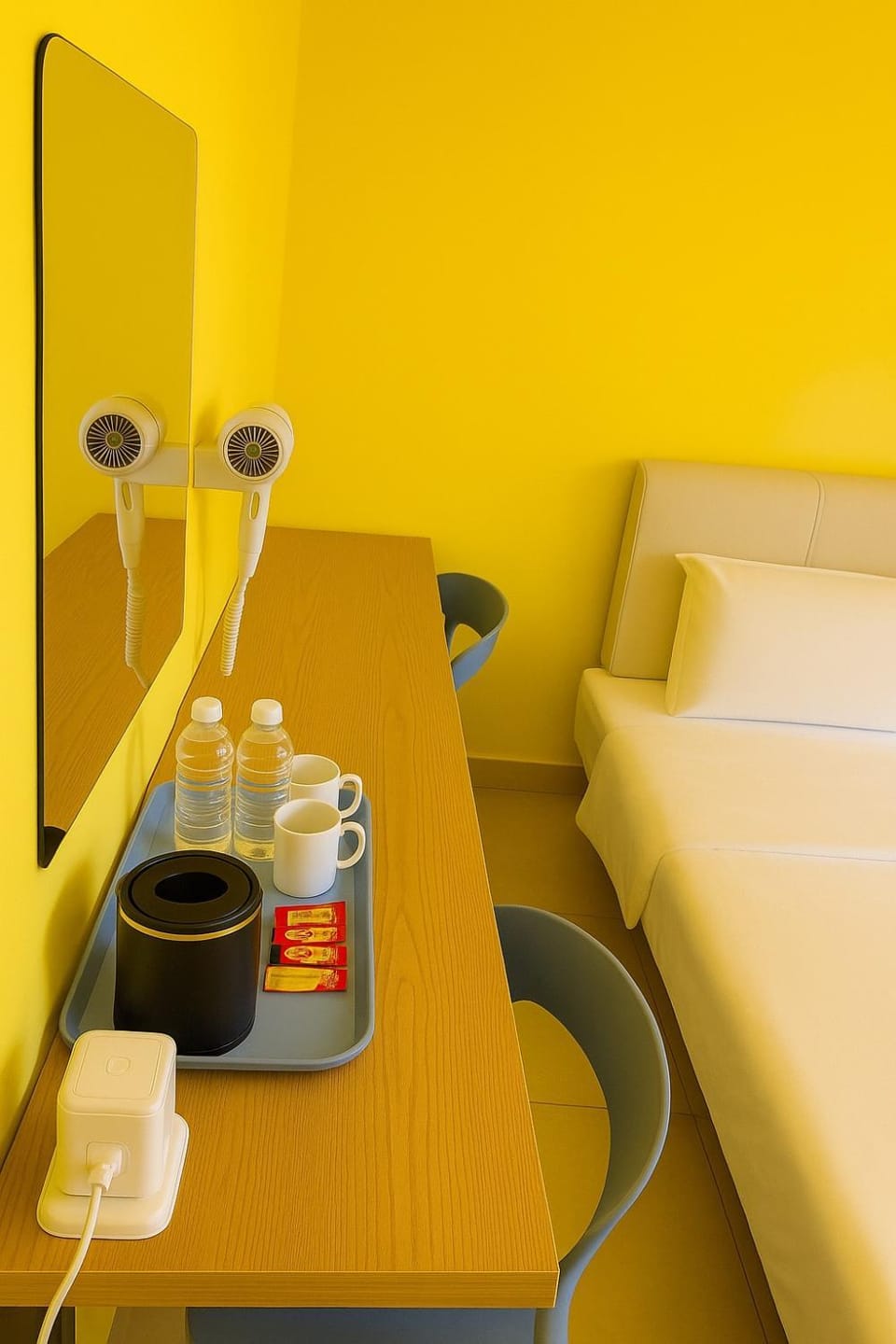 Bed, Coffee/tea facilities, Living room, Seating area, Bedroom