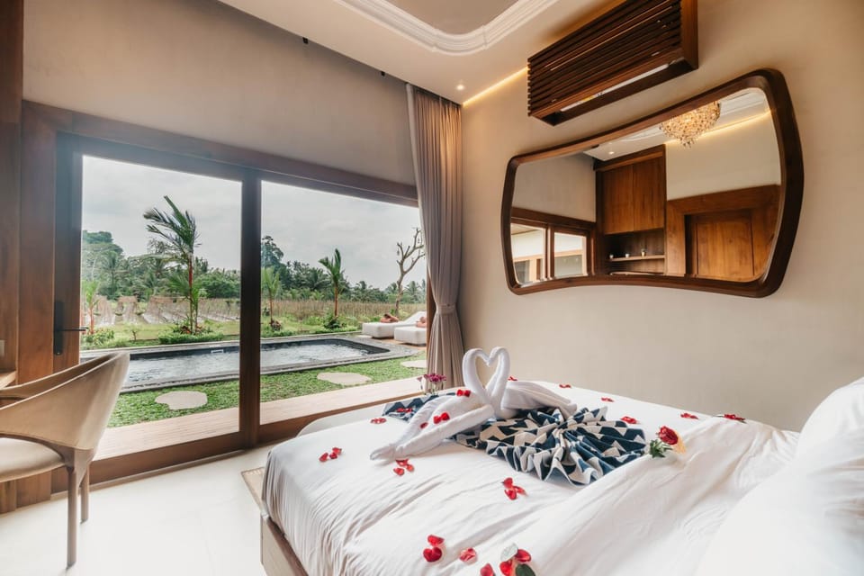 View (from property/room), Balcony/Terrace, Bedroom, Garden view, Pool view