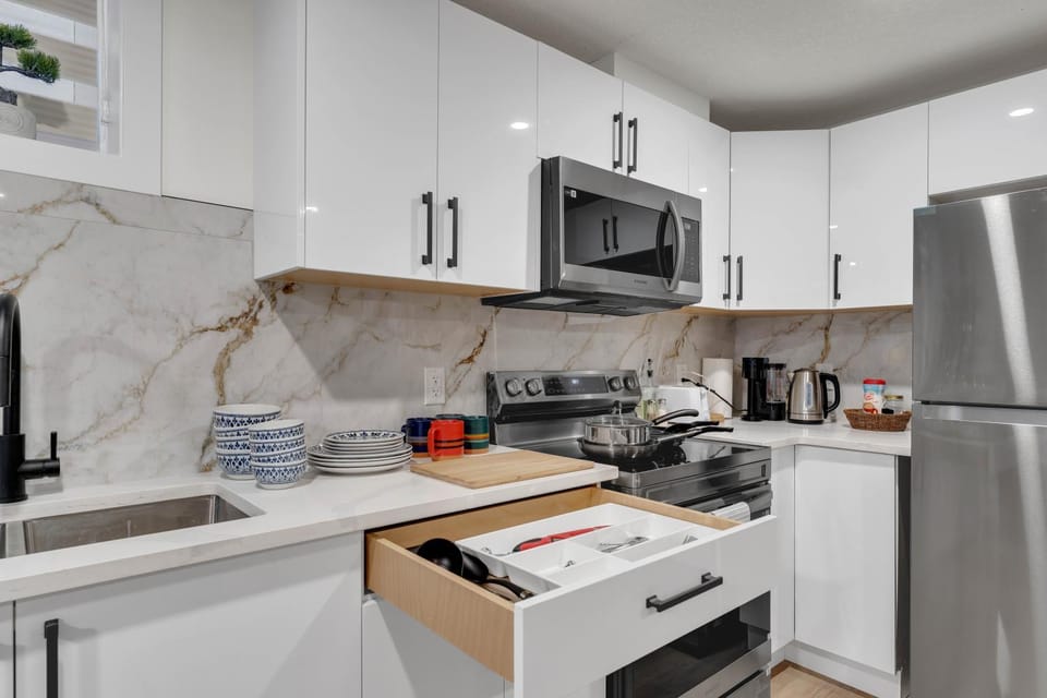 Kitchen or kitchenette, oven, stove