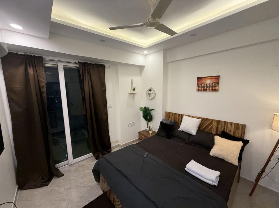 Sky-High Luxury 23rd Floor Apartment Apartment in Gurugram