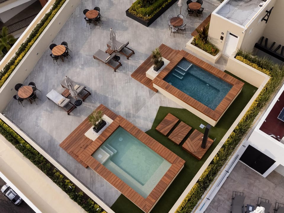 Day, Bird's eye view, Hot Tub