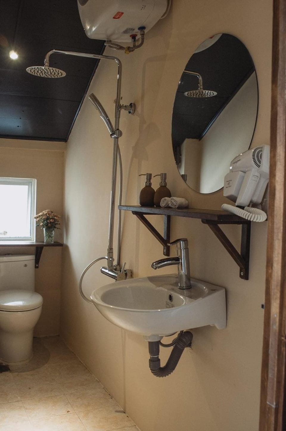 Shower, Toilet