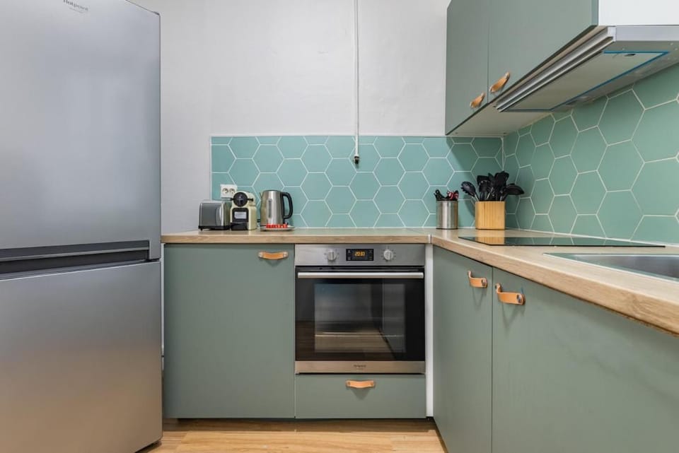 Chic & Centra 2 Bedrooms in the Heart of Le Marais Apartment in Paris