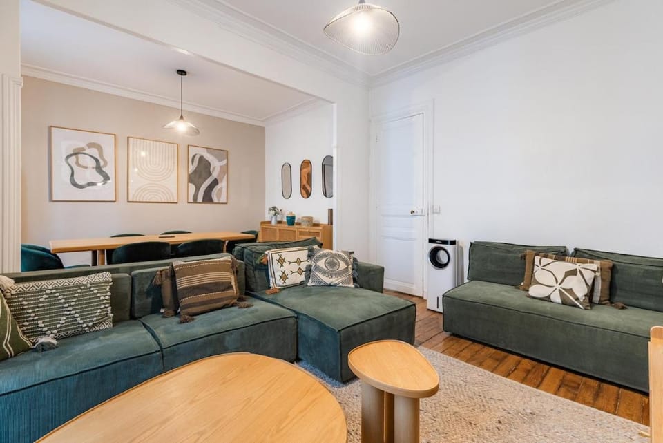 Chic & Centra 2 Bedrooms in the Heart of Le Marais Apartment in Paris