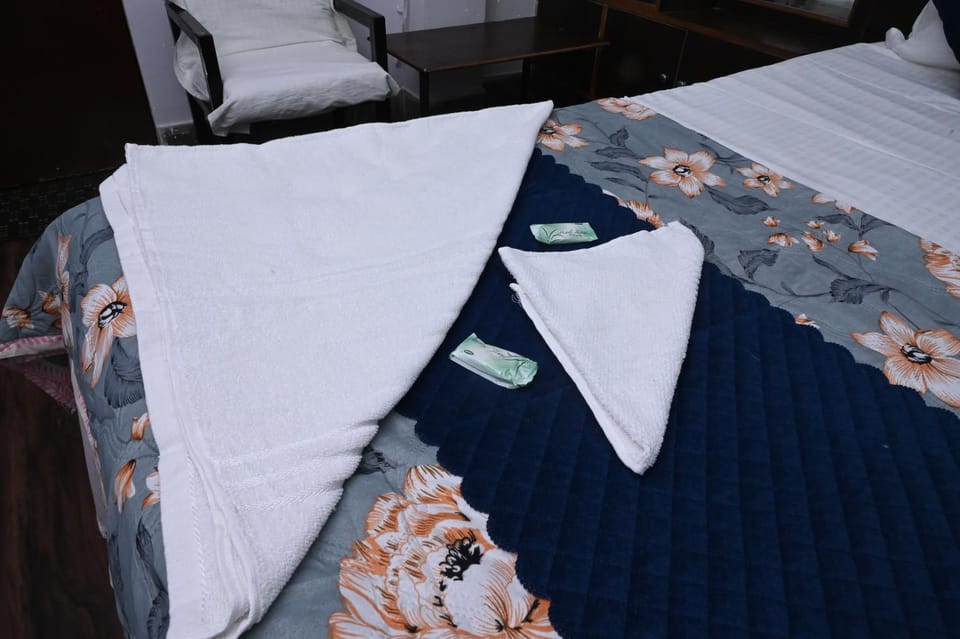 Bed, towels