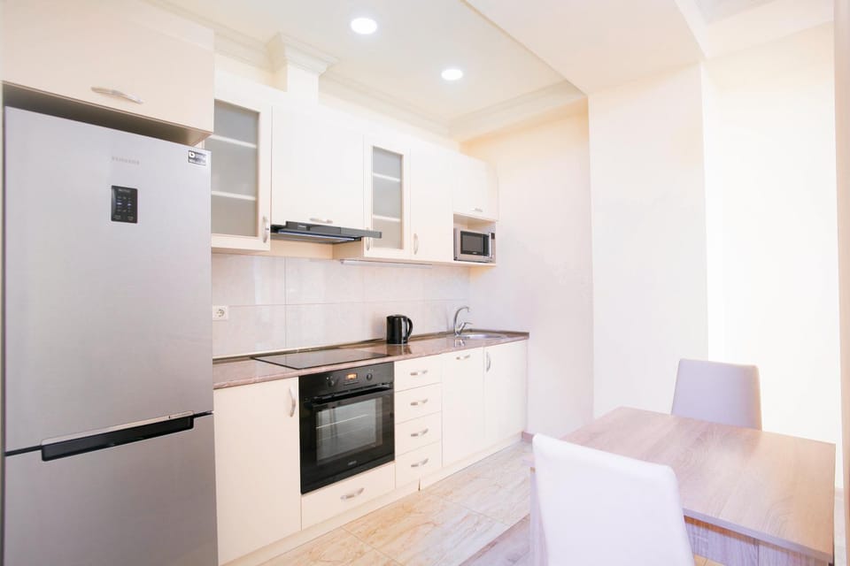 Kitchen or kitchenette, Dining area, dishwasher, oven, stove