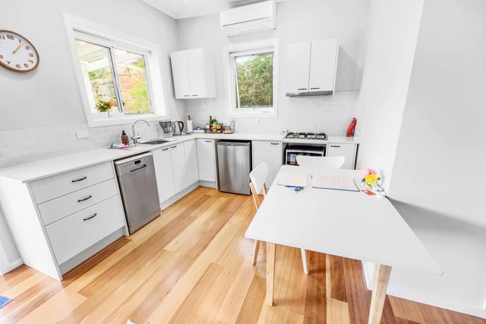 Kitchen or kitchenette, dishwasher, toaster