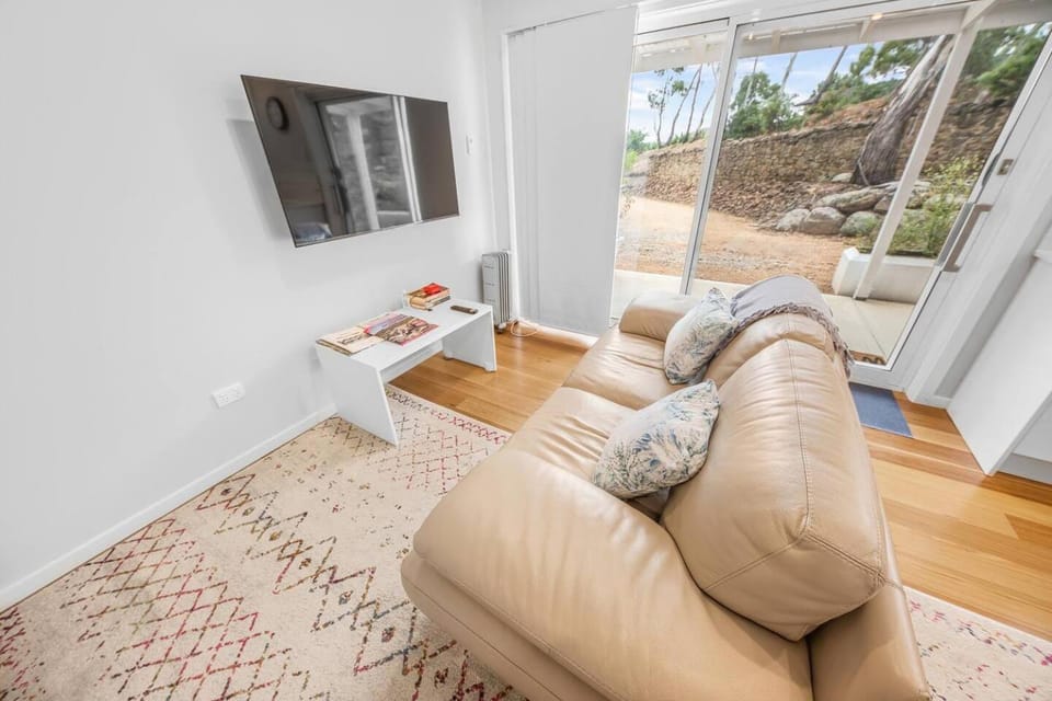 Communal lounge/ TV room, TV and multimedia, Living room, Seating area, Evening entertainment
