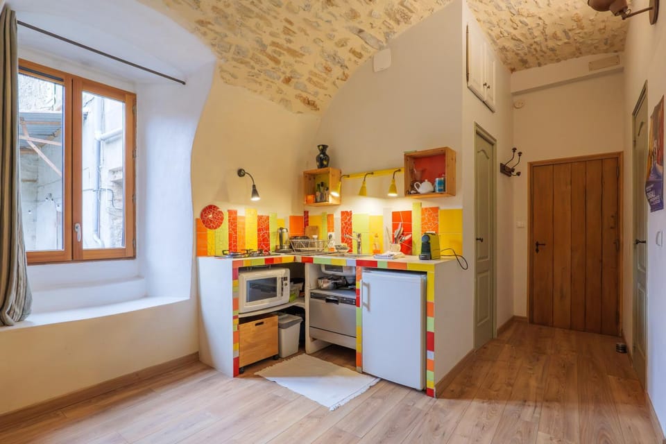 Kitchen or kitchenette, Living room