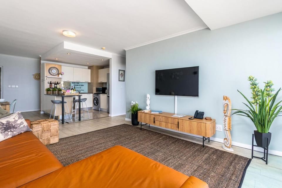 TV and multimedia, Living room, Evening entertainment
