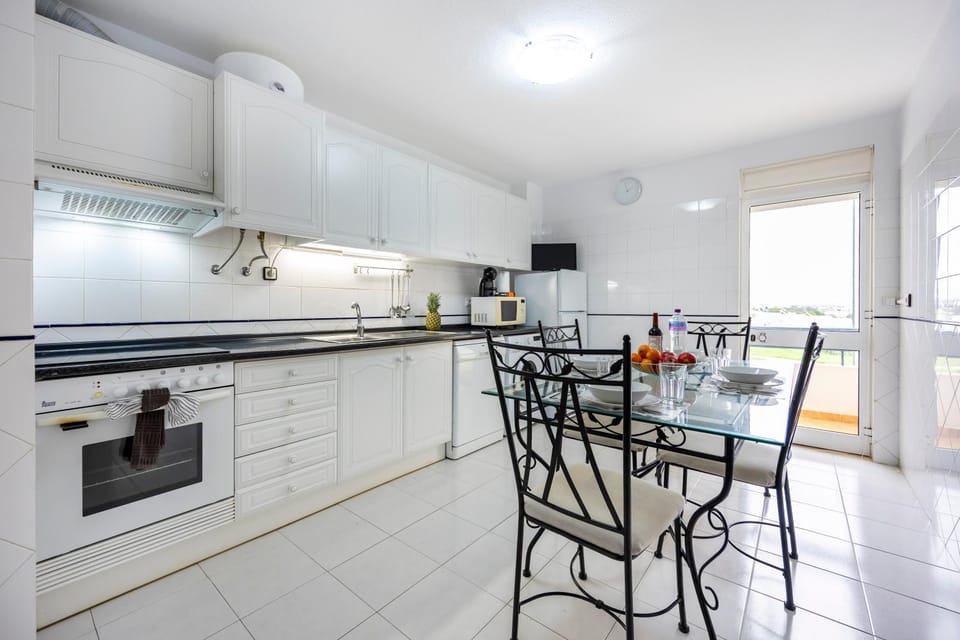 Property building, Kitchen or kitchenette, Living room