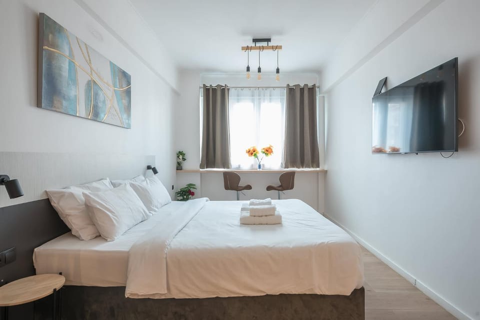 Bed, Seating area, Bedroom
