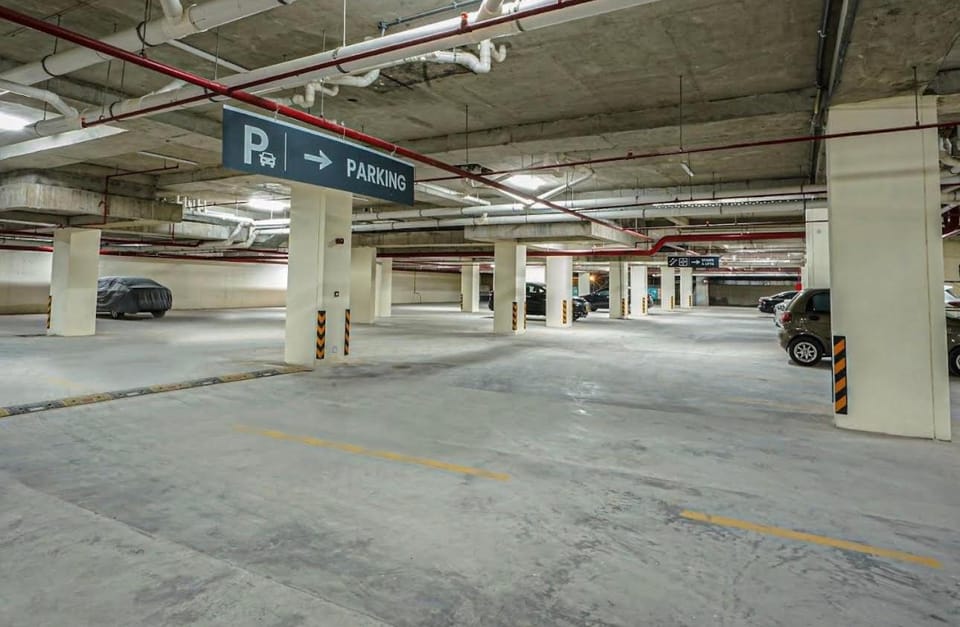 Black theme 1-Bedroom Apartment Apartment in Lahore