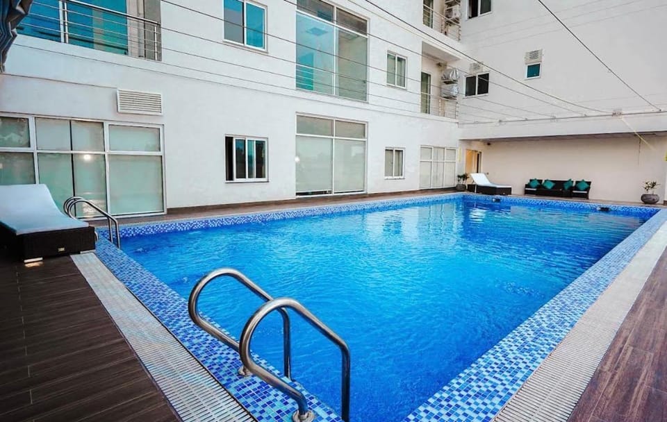 Black theme 1-Bedroom Apartment Apartment in Lahore