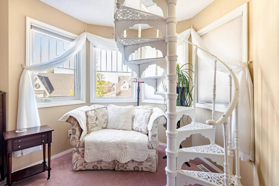 Bed, Living room, Bedroom