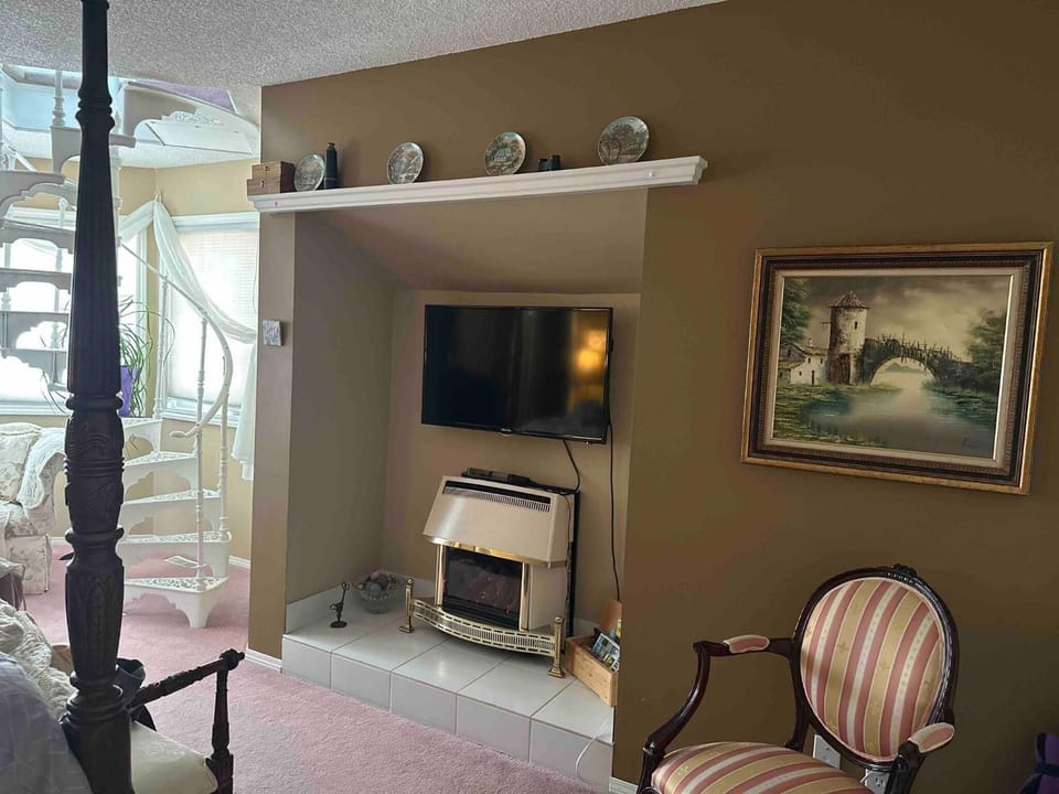 Living room, Bedroom, fireplace