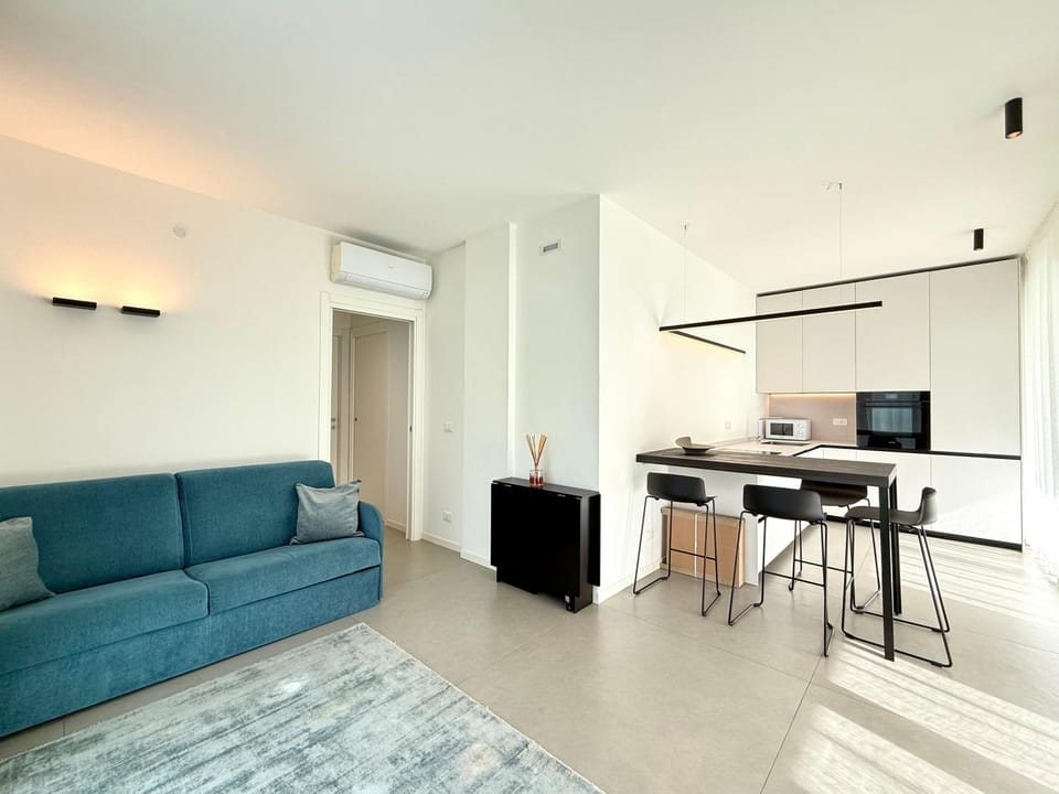 Kitchen or kitchenette, Living room, Seating area, Dining area, air conditioner