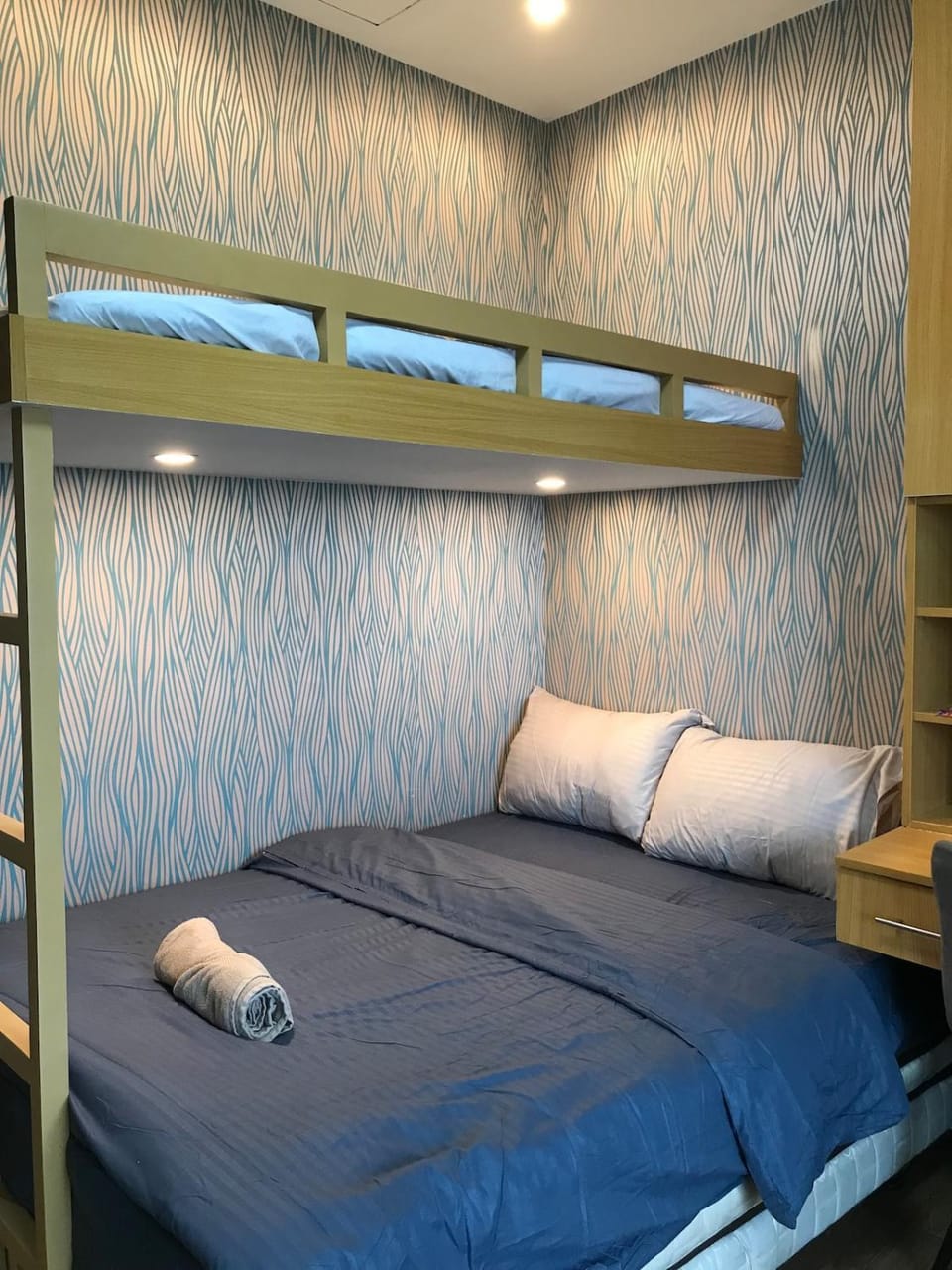 3 mins from Airport Pool Access Wi-Fi TV gym Apartment in Lapu-Lapu City