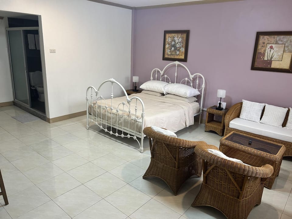 Bed, Photo of the whole room, Bedroom, Garden view