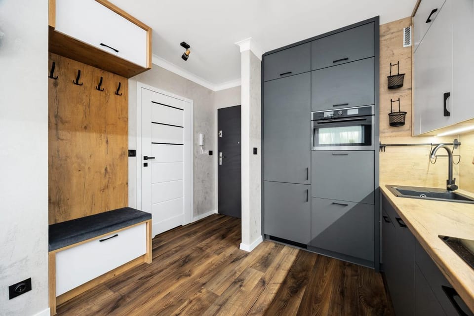 Kitchen or kitchenette, dishwasher, oven, stove