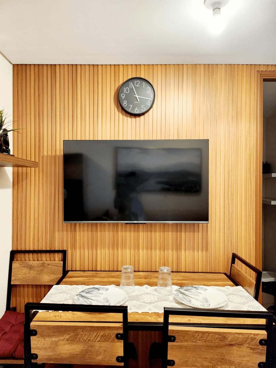 TV and multimedia, Living room, Seating area, Dining area