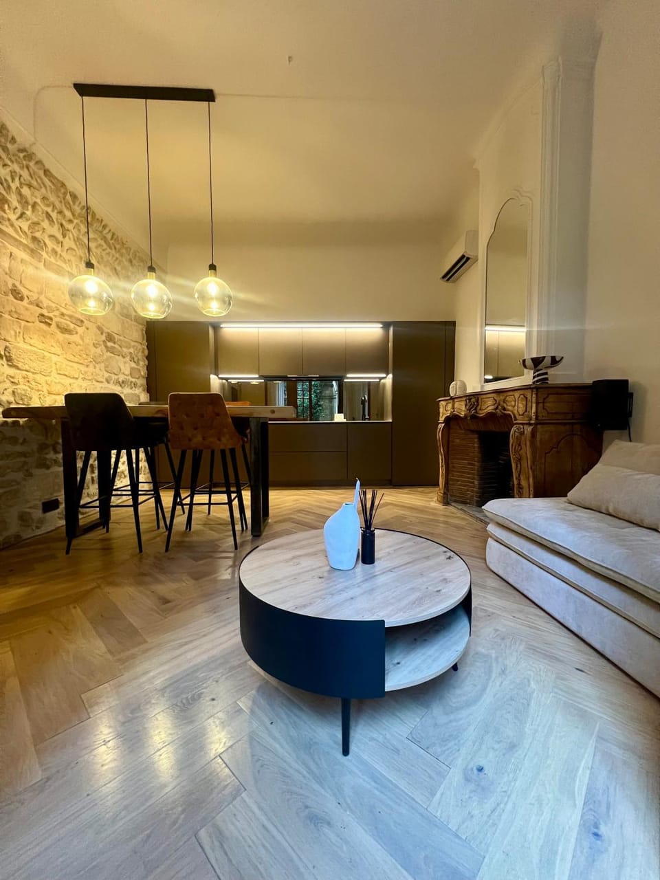 Living room, Seating area, Dining area
