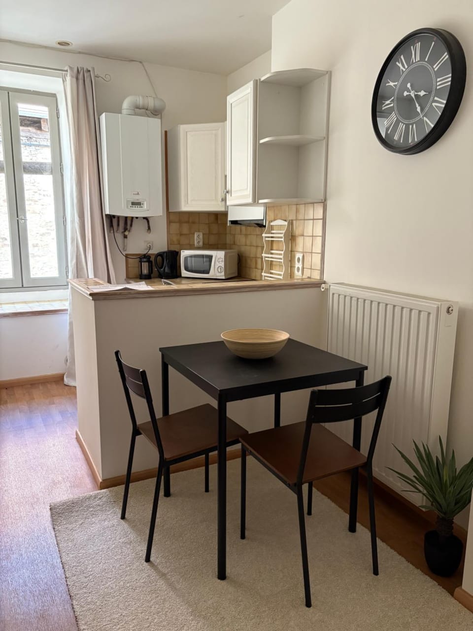 Dining area, minibar, stove