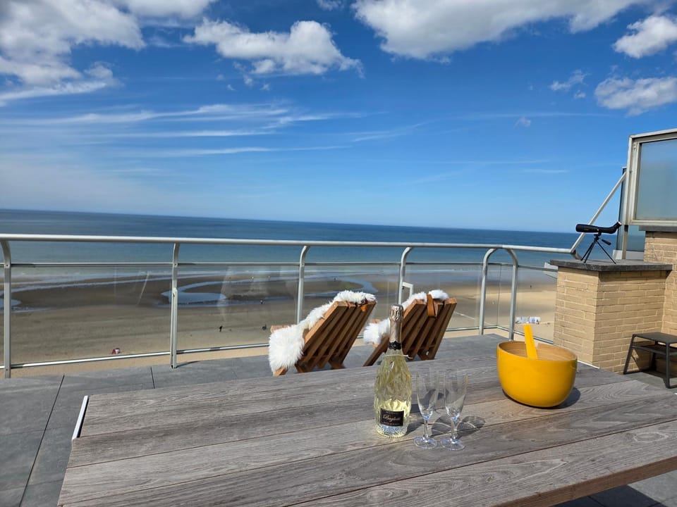 Secret Stay, Wellness Penthouse studio, Privacy, Seaview, Terras, Sauna Apartment in De Panne