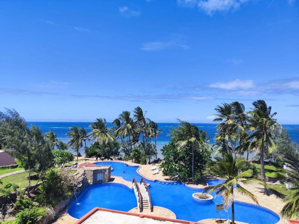 Nearby landmark, Day, Natural landscape, Beach, Pool view, Sea view, Swimming pool, sunbed