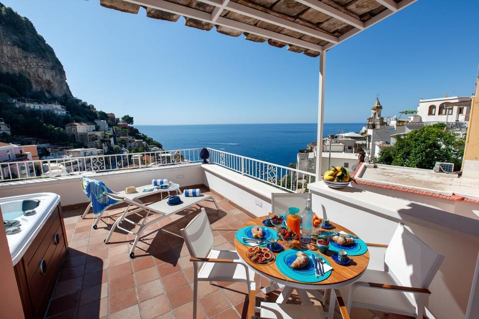 Property building, Patio, Day, Hot Tub, Balcony/Terrace, Dining area, Mountain view, Sea view