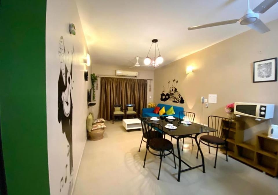 Living room, Dining area