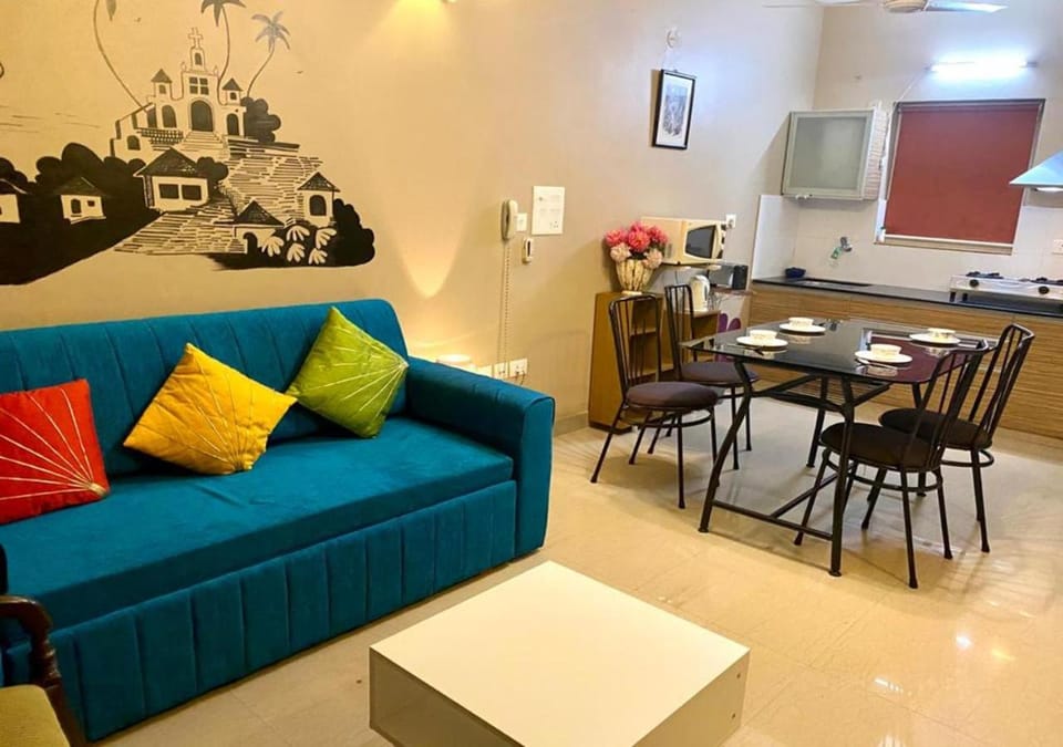 Living room, Dining area