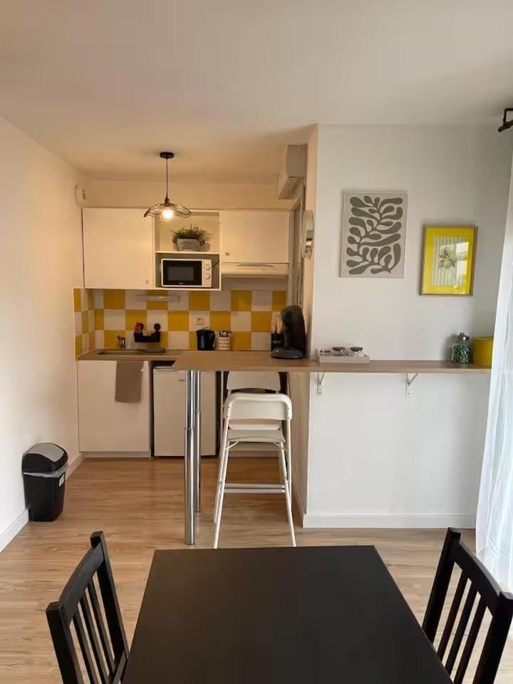 Grand studio 34m2 - Parking & Fibre - Proche Airbus Apartment in Toulouse