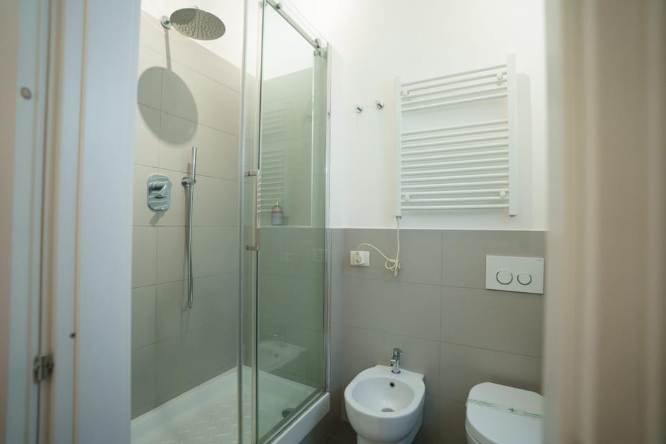 Shower, Toilet, Bathroom, bidet, towels