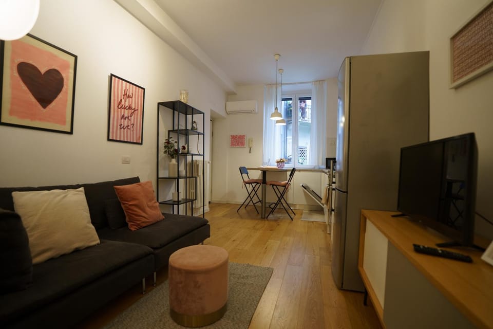 Communal lounge/ TV room, TV and multimedia, Living room, Seating area, Dining area, Evening entertainment