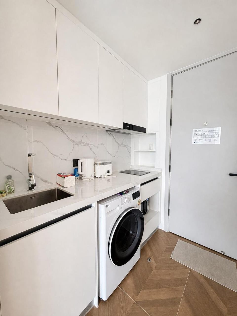 Studio Apartment by Sunshine Beach Apartment in Choeng Thale